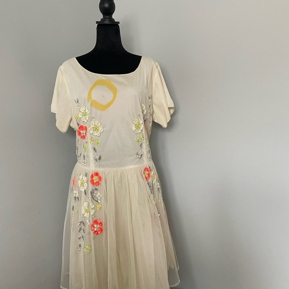 ASOS Cream and White Special Occasion Dress - Picture 3 of 11